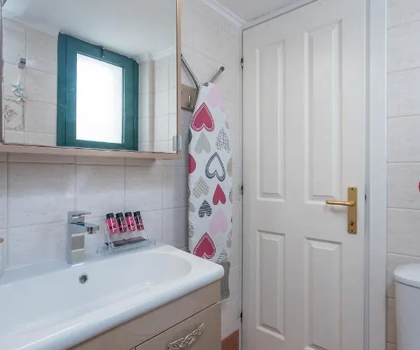 Aphrodite Ideal For Holidays In Apartamento